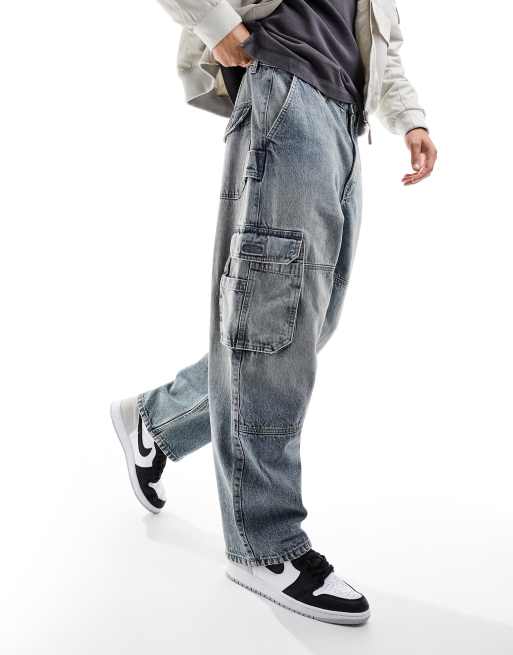 Bershka – Niebieskie jeansowe bojówki w skaterskim stylu z kieszeniami 