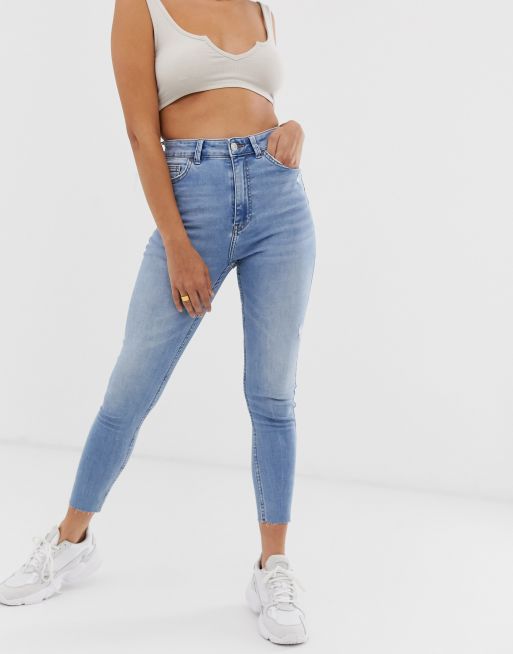 Bershka – Niebieskie jeansy o obcisłym kroju z bardzo podwyższonym stanem i średnim efektem sprania