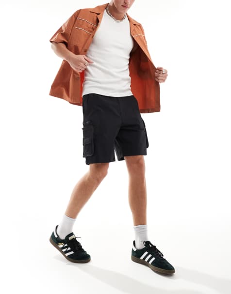 Bershka – Nylon-Shorts in Schwarz mit Cargotaschen - view 1