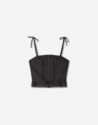 Bershka - Oberteil aus Spitze in Schwarz mit Riemchenträgern und Bindedetails