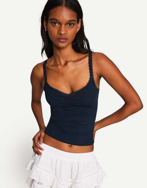 Bershka – Oberteil in Navy mit Spitze und schmalen Trägern - view 1