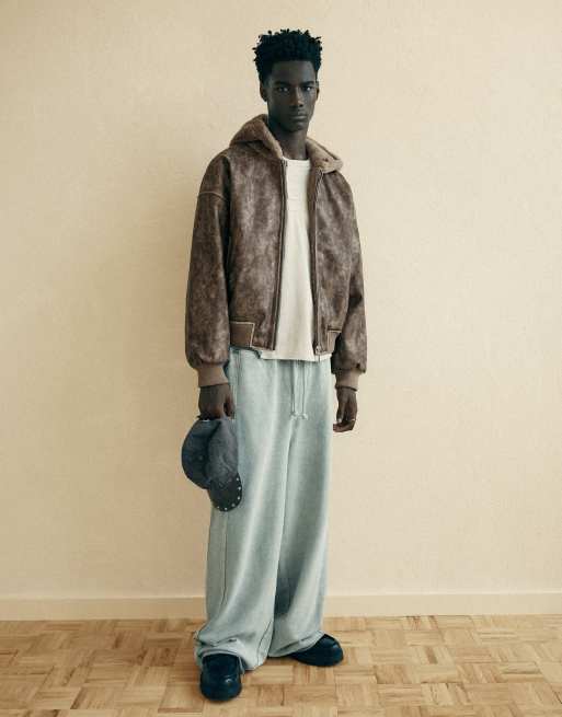 Bershka omkeerbaar faux-fur jack met capuchon in bruin, 2 van 5