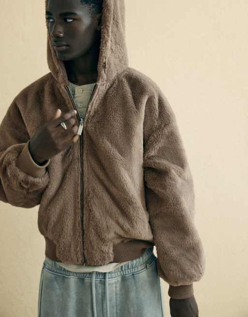 Bershka omkeerbaar faux-fur jack met capuchon in bruin, 4 van 5