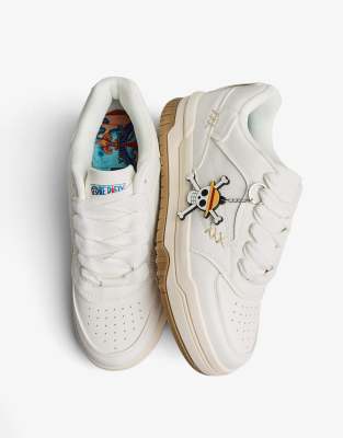  One piece skater trainers with keychain 