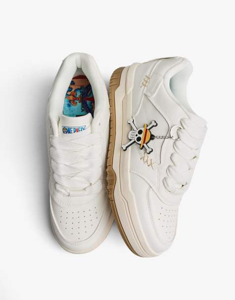 Bershka One piece skater trainers with keychain in white - view 1