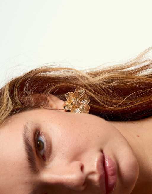 Bershka- Oorbellen met bloem in goud