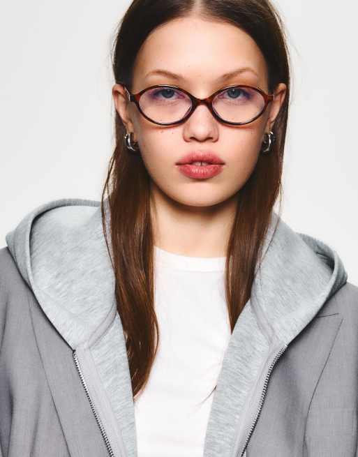 Bershka – Ovale Sonnenbrille aus Kunstharz in Braun, 3 von 3