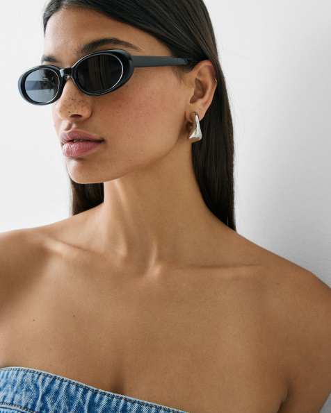 Bershka – Ovale Sonnenbrille aus Kunstharz in Schwarz - view 1