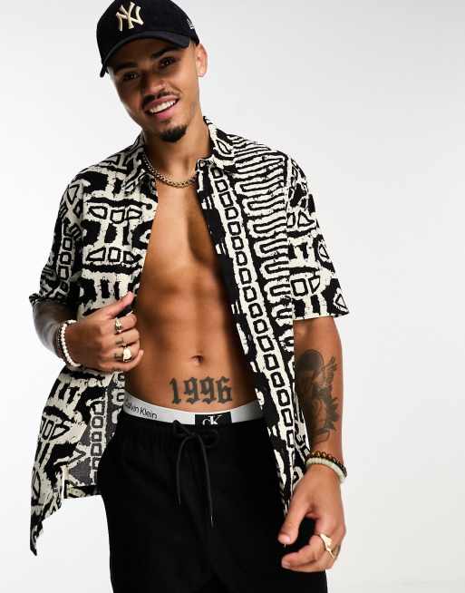 Bershka - Overhemd met geometrische print n in zwart en wit 