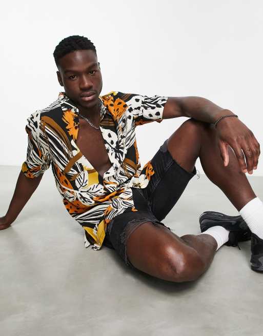 Bershka - Overhemd met korte mouwen en floraprint in bruin