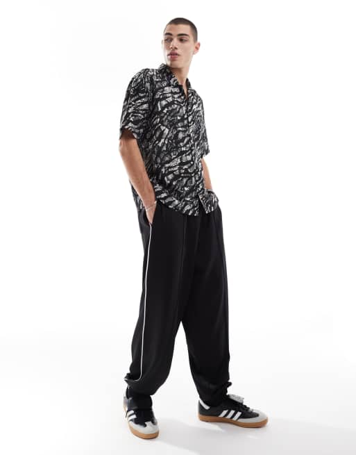 Bershka - Overhemd met print in zwart 