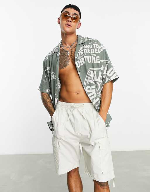 Bershka - Overhemd met textuur en print in wit en salie