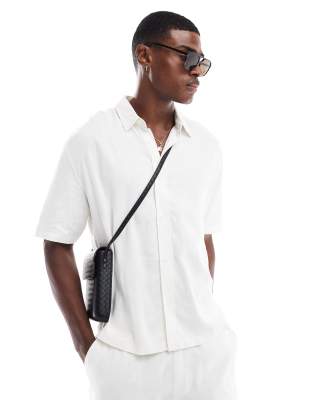Bershka - Overhemd van linnenmix met korte mouwen in wit - view 1