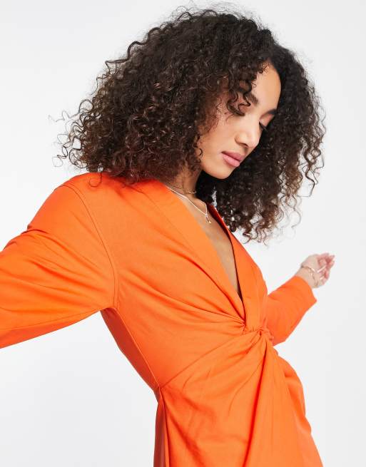 Bershka - Overhemdjurk met gedraaide voorkant in helder oranje, 2 van 4