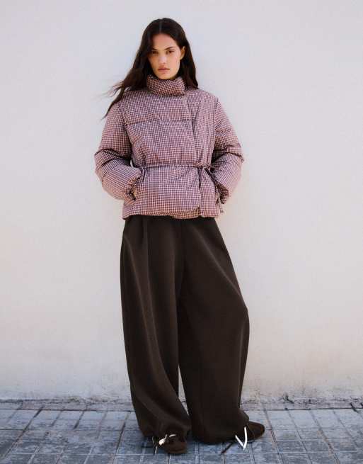 Bershka Oversize check double-breasted puffer jacket in burgundy, 4 of 5
