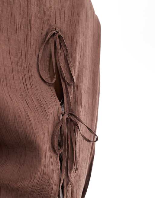 Bershka – Oversize-Hemd in Schokobraun mit Knitterstruktur und Bindedetail am Rücken, 2 von 4