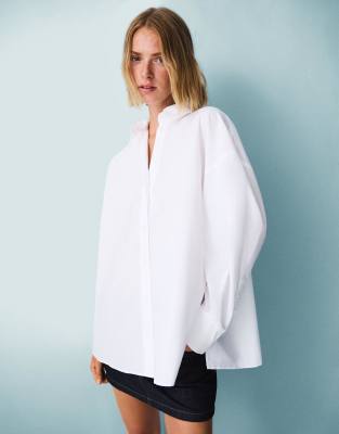 Bershka - Oversize-Hemdbluse in Weiß