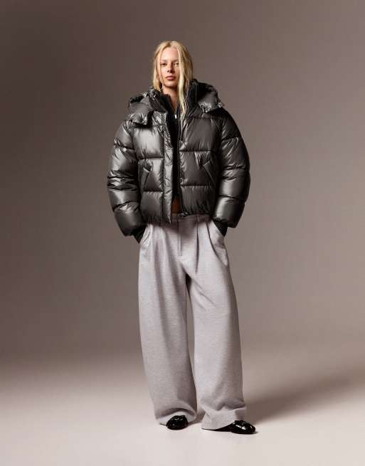 Bershka Oversize hooded puffer jacket in charcoal, 2 of 5