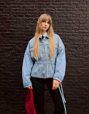 Bershka - Oversize-Jeansjacke in Mittelblau