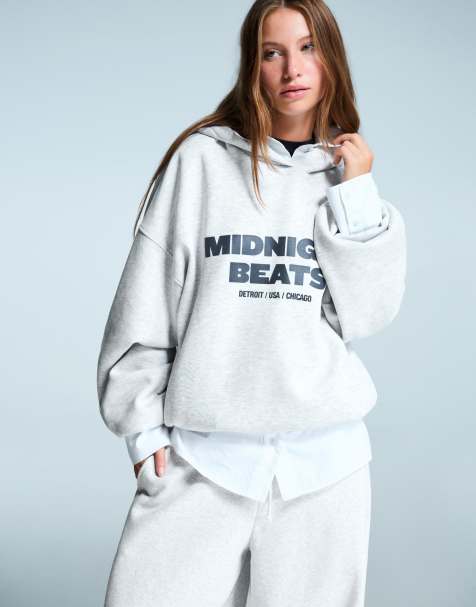 Bershka – Oversize-Kapuzenpullover in Hellgrau mit Aufdruck - view 1