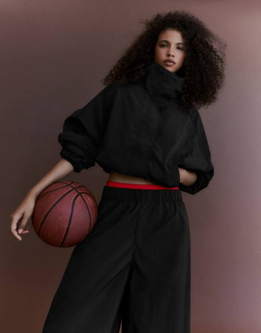 Bershka Oversize nylon batwing sleeve jacket in black, 2 of 5
