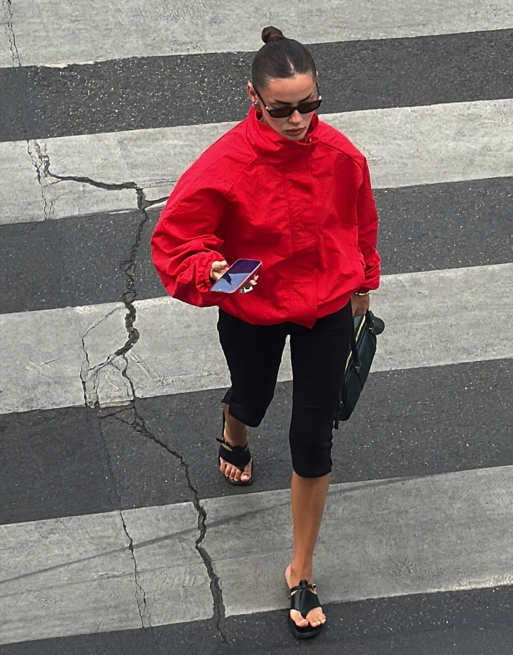 Bershka oversize nylonjacka med batwingärmar i rött, 4 av 5