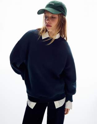Bershka - Oversize-Sweatshirt in Marineblau mit Taschen
