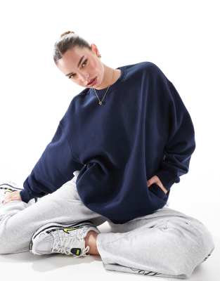 Bershka - Oversize-Sweatshirt in Marineblau