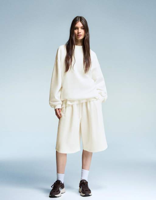 Bershka Oversize sweatshirt with pockets in white