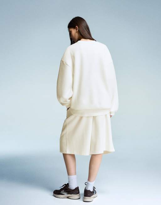 Bershka Oversize sweatshirt with pockets in white