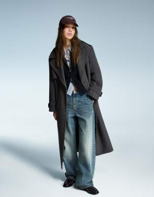 Bershka - Oversize-Trenchcoat in Grau mit Filzstruktur