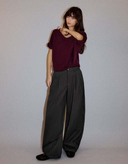 Bershka Oversize v-neck jumper in burgundy, 4 of 5