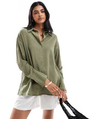 oversized crinkle shirt in khaki-Green
