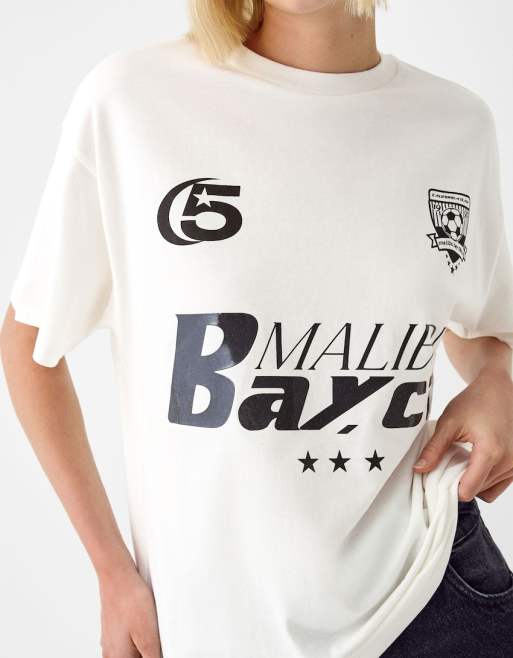Bershka - Oversized fodboldtrøje med grafisk 'Malibu'-print i ecrufarve, 2 af 4