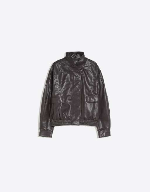 Bershka oversized jakke i læderlook med krydset krave i grå, 5 af 5