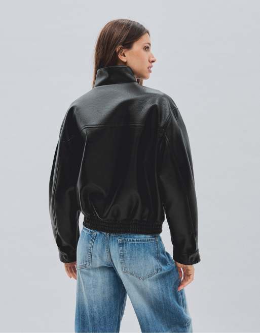 Bershka oversized jakke i læderlook med krydset krave i sort, 3 af 5