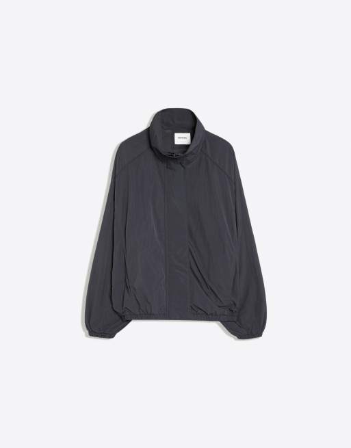 Bershka oversized nylonjakke med flagermusærmer i bordeaux, 5 af 5