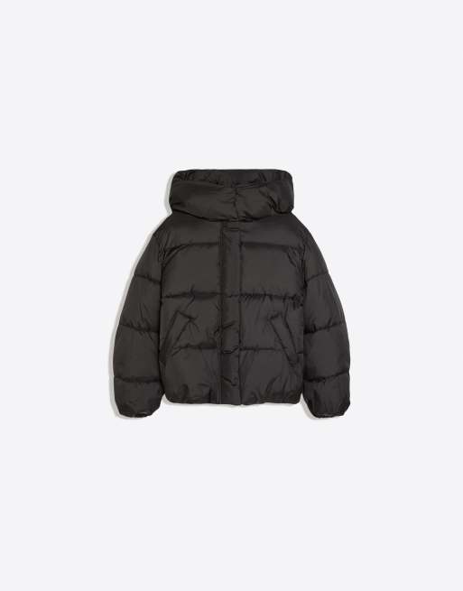 Bershka oversized pufferjakke med hætte i sort, 5 af 5