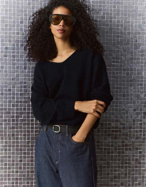 Bershka oversized striktrøje med v-hals i denimblå, 4 af 5