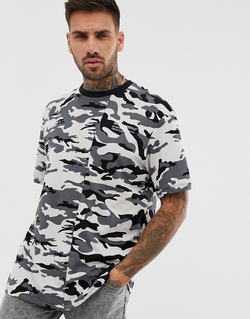 Bershka - Oversized T-shirt met camouflageprint in grijs