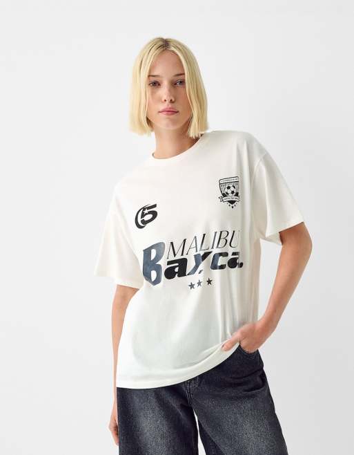 Bershka - Oversized voetbalshirt met grafische 'Malibu' print in ecru