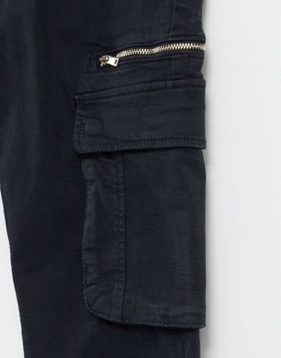 Pantalons et chinos Bershka - Pantalon ajusté à poches cargo - Noir