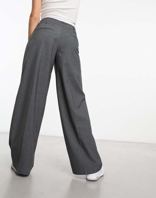 Bershka - Pantalon ample habillé à taille boxer et fines rayures - Gris foncé, 3 de 4