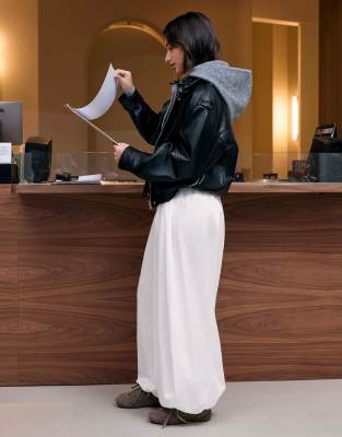 Bershka - Pantalon bloomer en popeline - Blanc