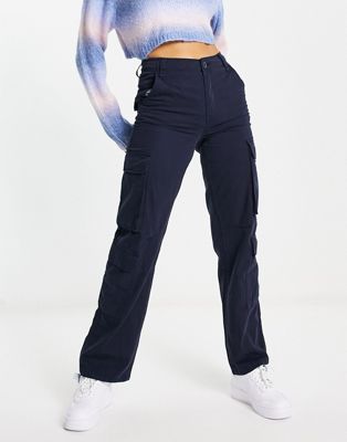 Bershka - Pantalon cargo droit à poches multiples - Bleu marine | ASOS