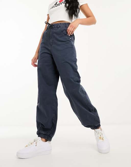 Bershka Pantalon cargo resserr aux chevilles Bleu denim d lav