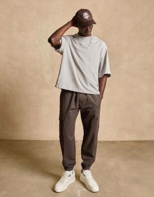 Bershka - Pantalon de jogging cargo - Marron