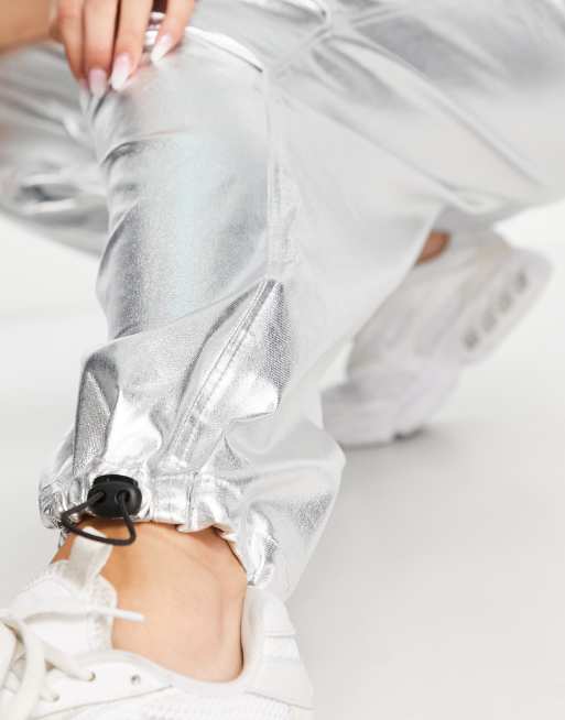 Bershka - Pantalon d'ensemble droit style parachute - Argent métallisé, 3 de 4