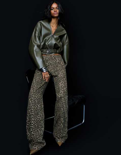 Bershka - Pantalon droit clouté à imprimé animal - Marron - view 1