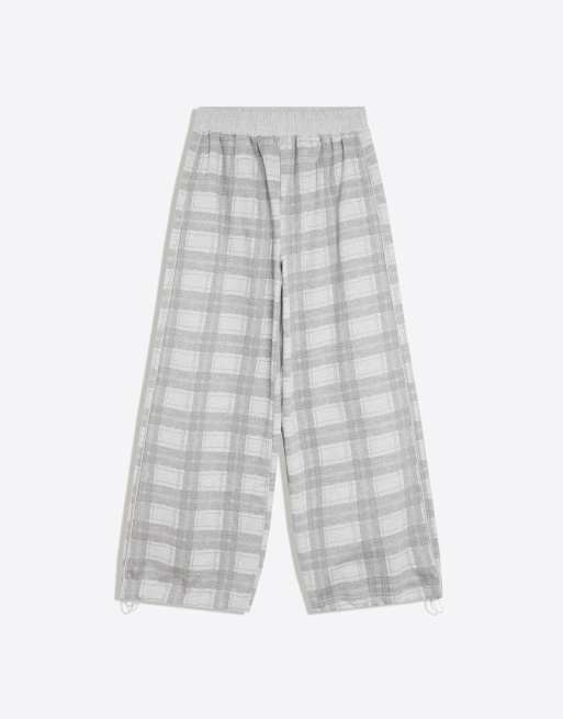 Bershka pantalon en polaire à carreaux gris clair, 5 de 5